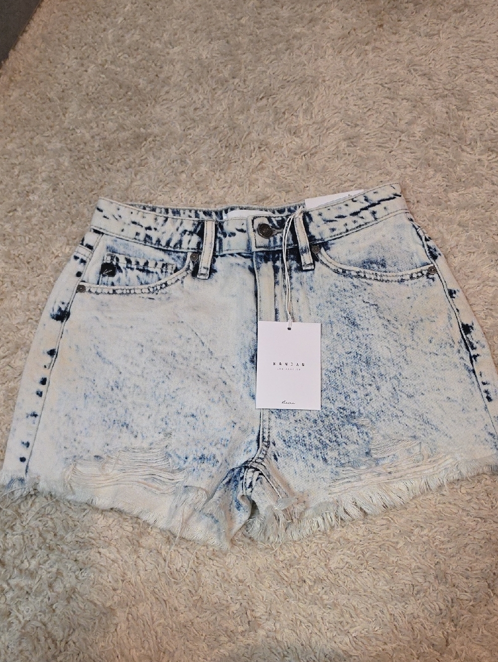 082p KanCan Light Acid Wash Denim Shorts with Frayed Hem